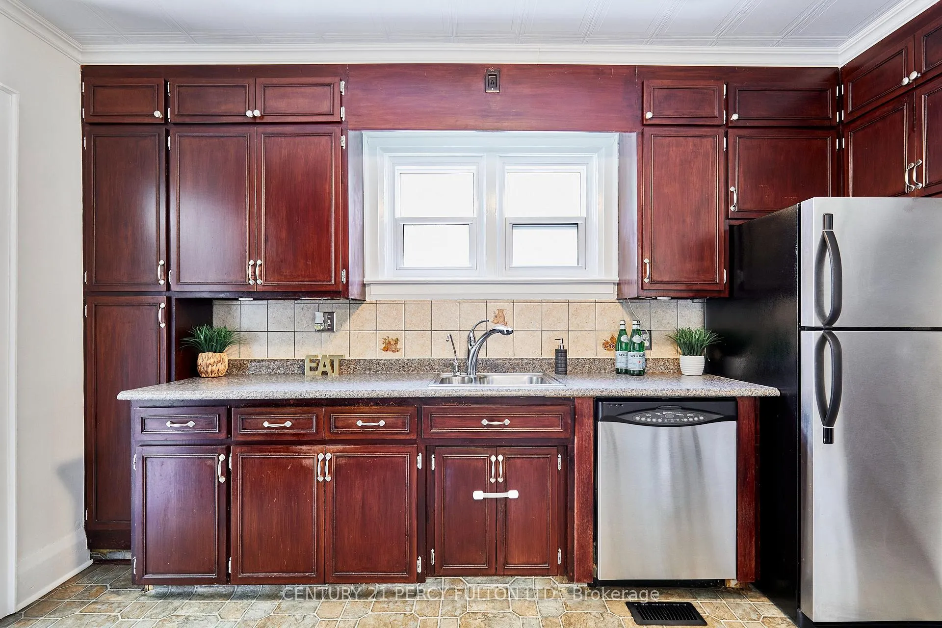 Photo 10 of 521 Rogers Street, Oshawa, O'Neill — HOMEH