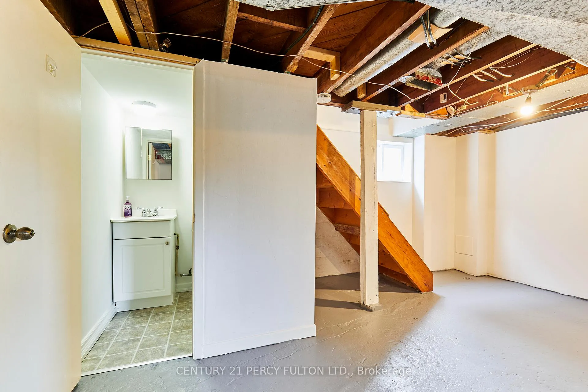 Photo 23 of 521 Rogers Street, Oshawa, O'Neill — HOMEH