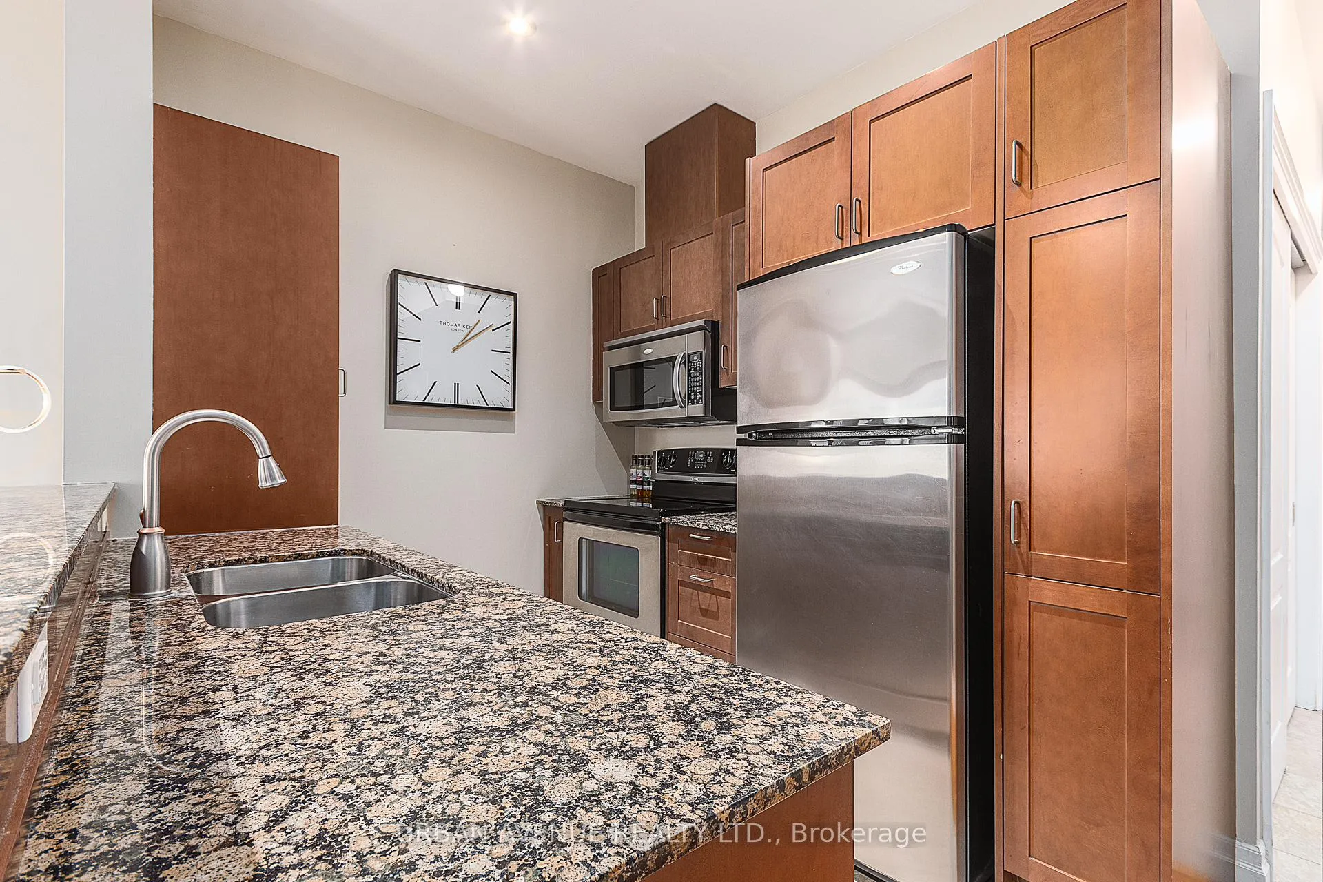 Photo 6 of Unit 707, 44 Bond Street W, Oshawa, O'Neill — HOMEH