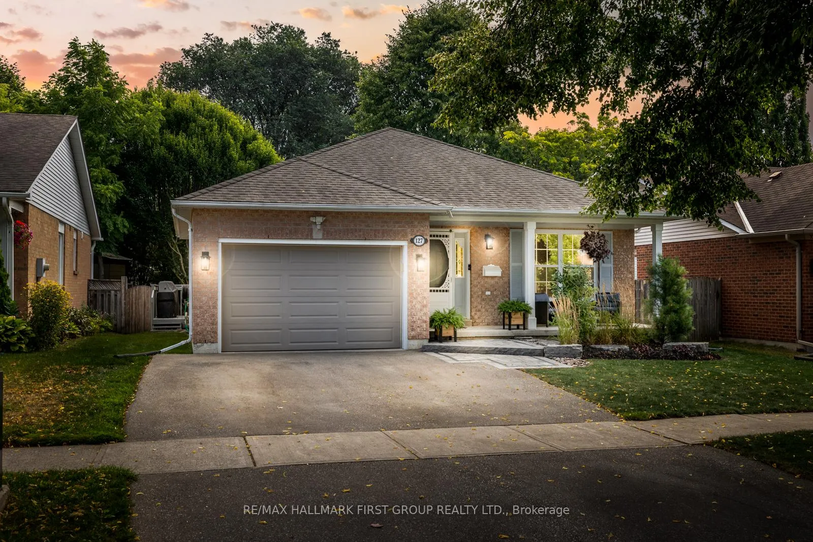 Photo 2 of 127 Rhonda Boulevard, Clarington, Bowmanville — HOMEH