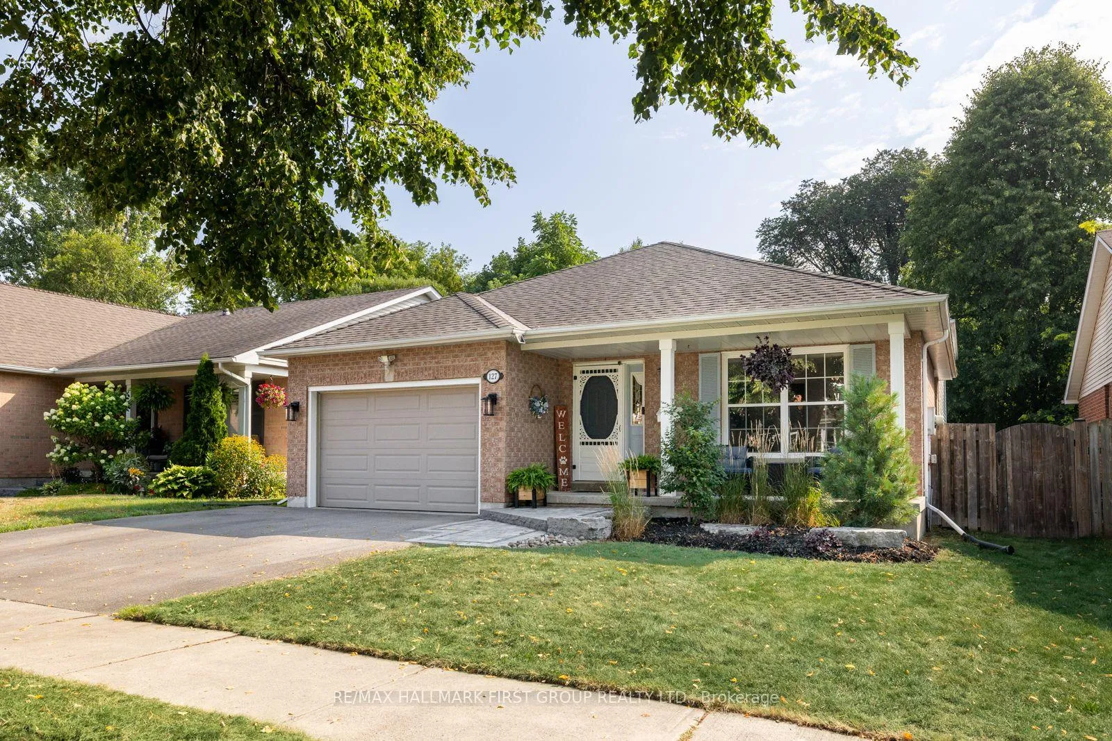 Photo 4 of 127 Rhonda Boulevard, Clarington, Bowmanville — HOMEH