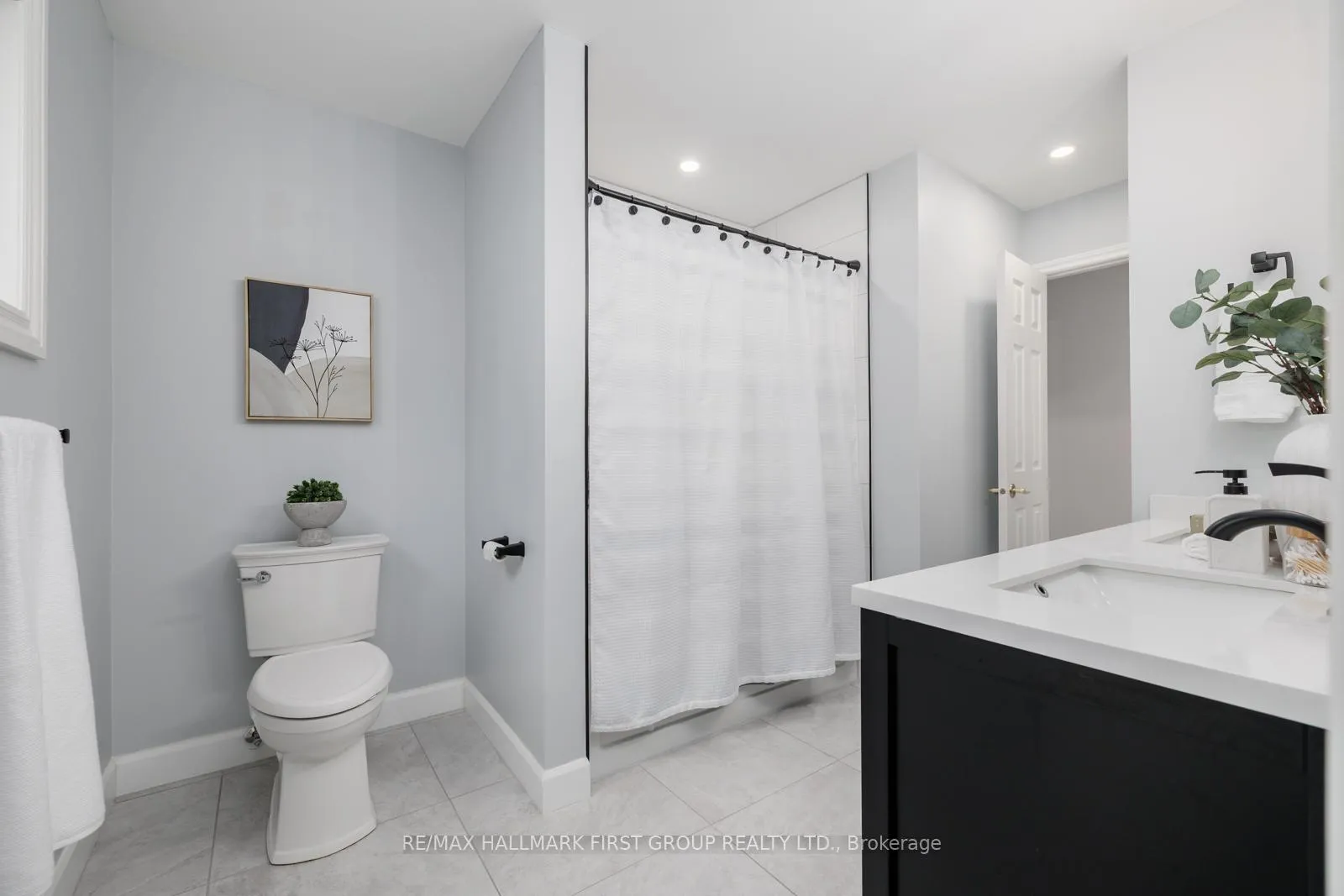 Photo 20 of 127 Rhonda Boulevard, Clarington, Bowmanville — HOMEH