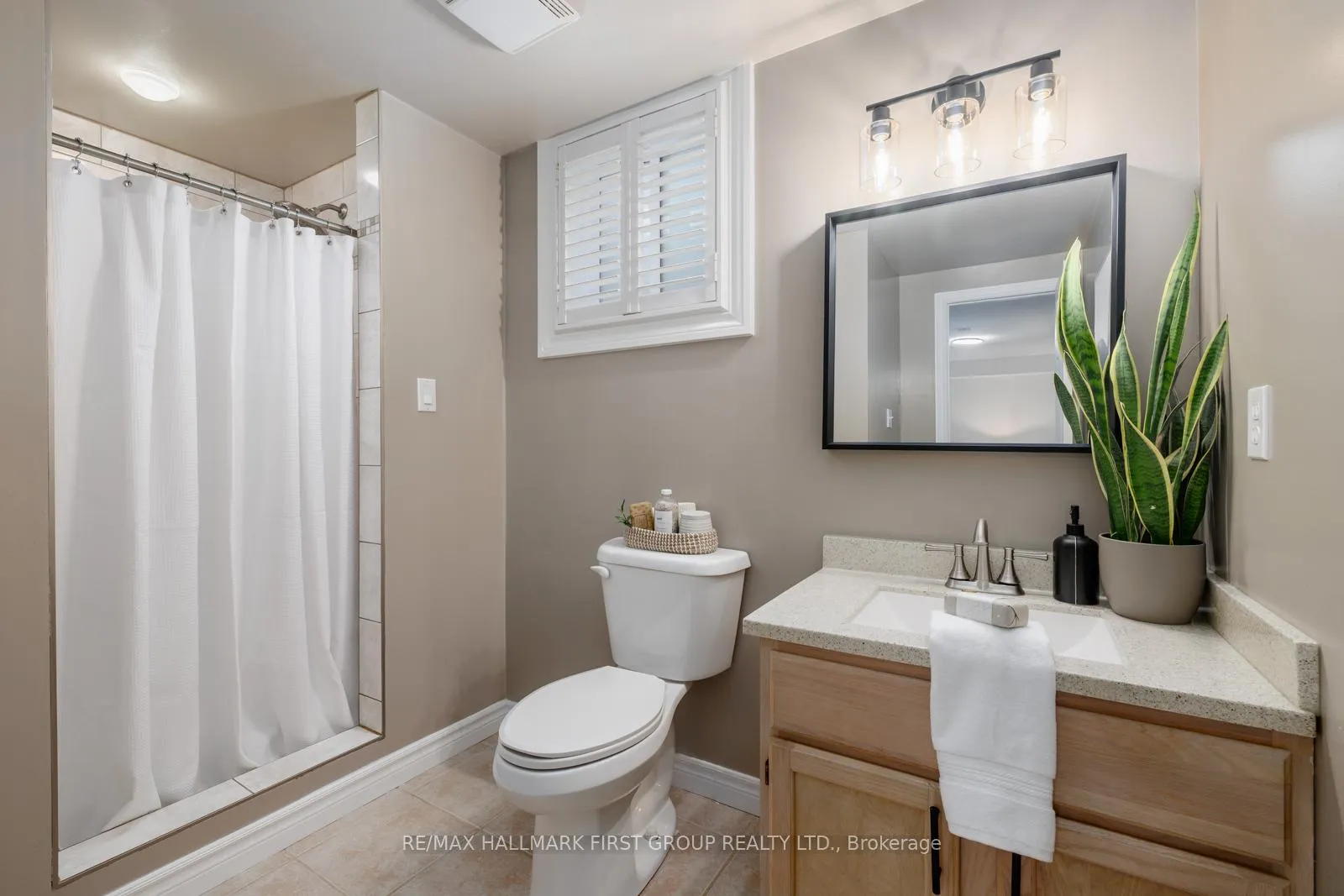 Photo 33 of 127 Rhonda Boulevard, Clarington, Bowmanville — HOMEH