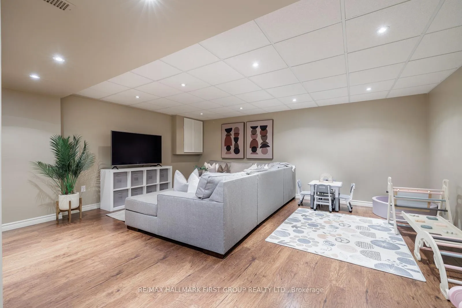 Photo 36 of 127 Rhonda Boulevard, Clarington, Bowmanville — HOMEH