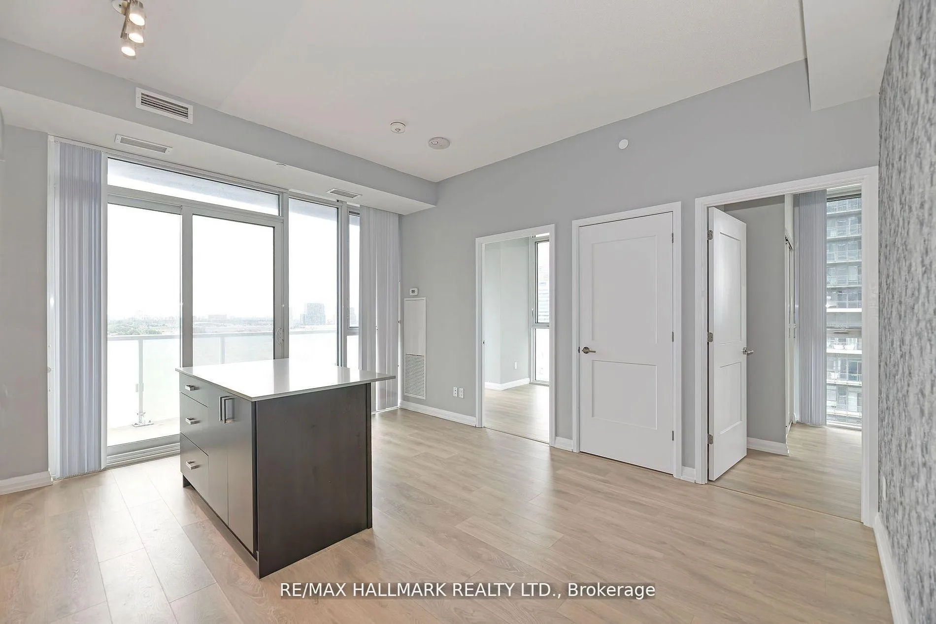 Photo 8 of Unit 906, 7895 Jane Street, Vaughan, Concord — HOMEH
