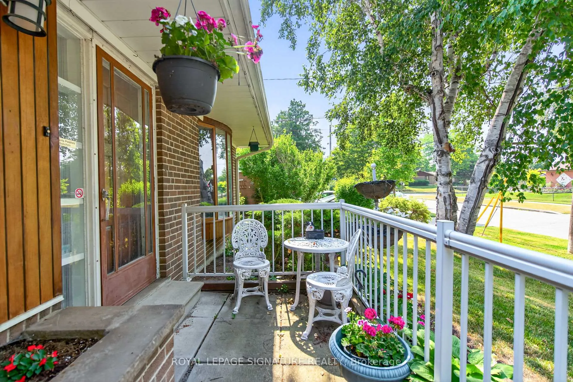Photo 2 of 3 Samson Crescent, Scarborough, Woburn — HOMEH