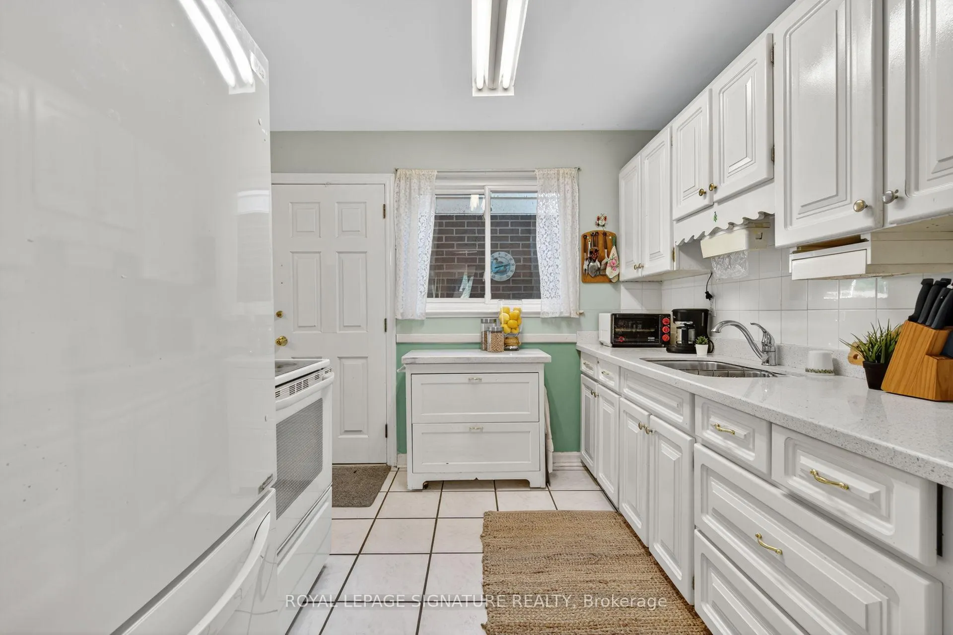 Photo 10 of 3 Samson Crescent, Scarborough, Woburn — HOMEH