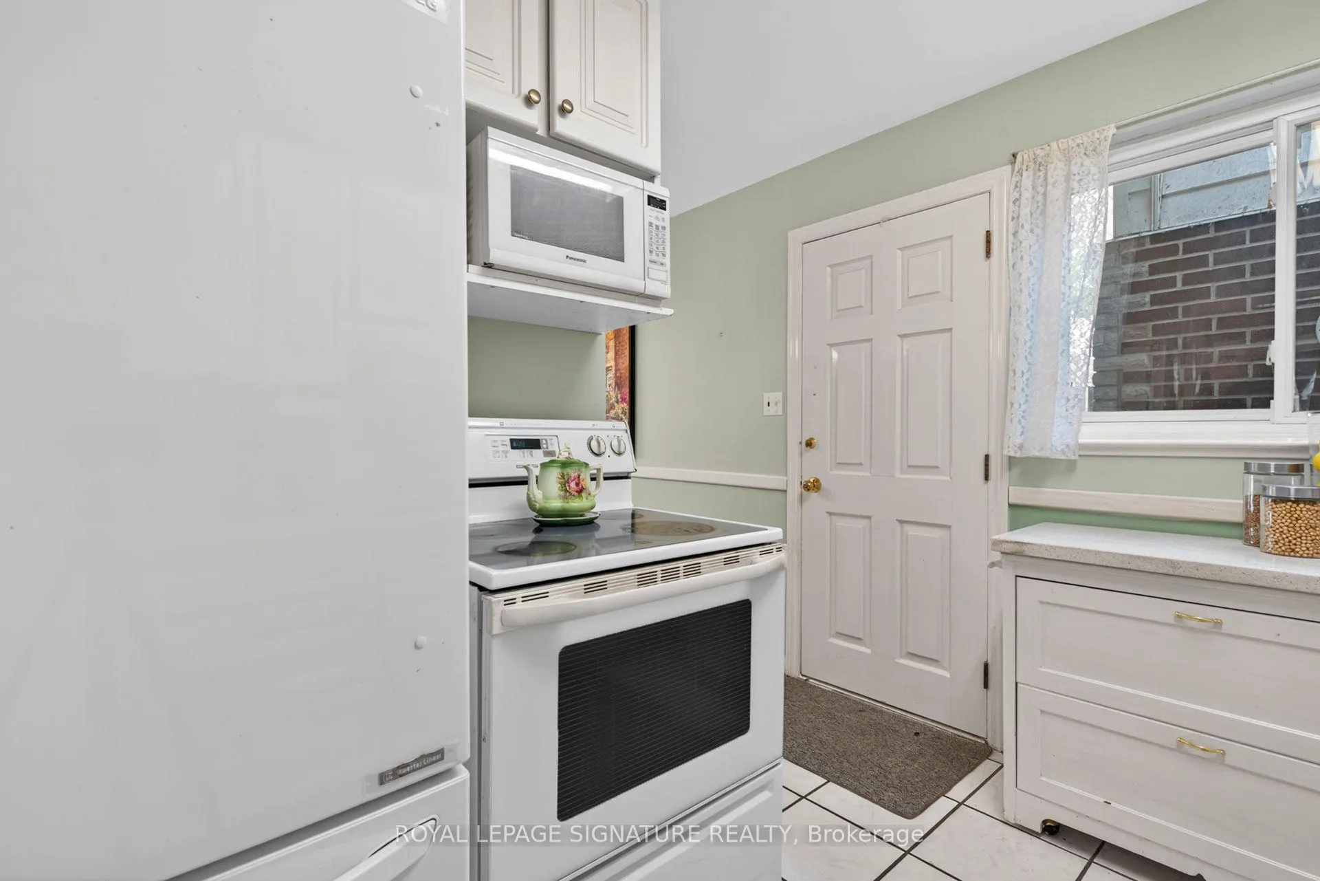 Photo 13 of 3 Samson Crescent, Scarborough, Woburn — HOMEH