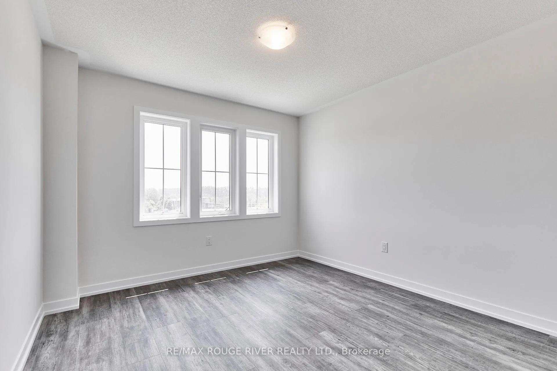 Photo 18 of Unit and unit 86B, 86 Ziibi Way, Clarington, Newcastle — HOMEH