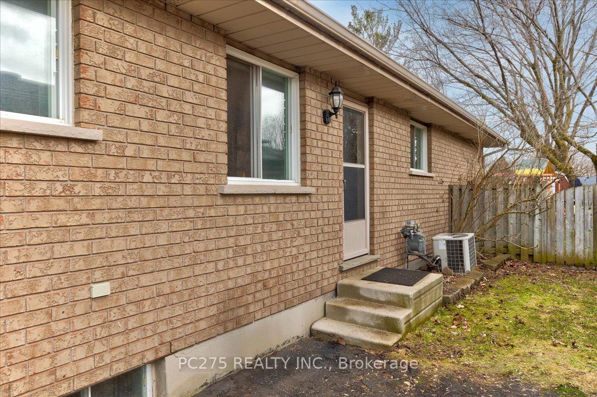 Photo 4 of 33 Northville Drive, Brant, Paris — HOMEH