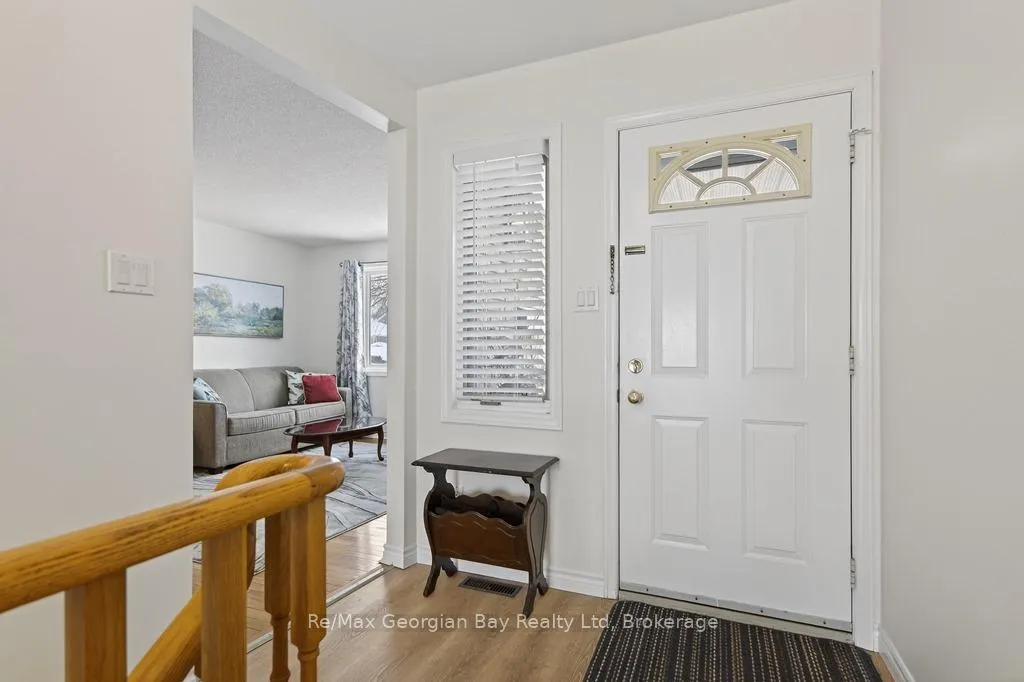Photo 4 of 197 Mapledawn Drive, Midland — HOMEH