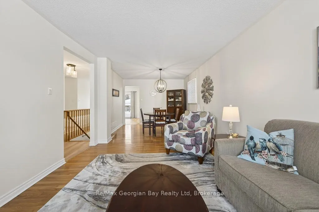 Photo 17 of 197 Mapledawn Drive, Midland — HOMEH