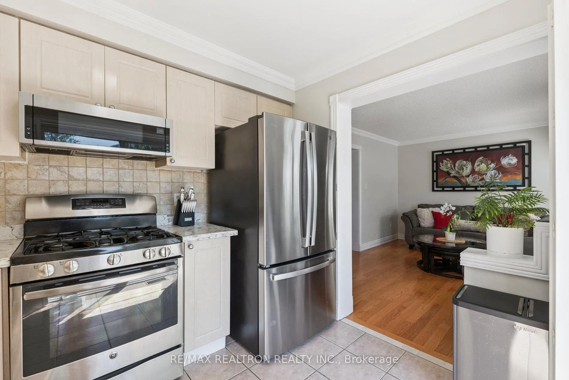 Photo 15 of 33 Lilley Avenue, Ajax, South East — HOMEH