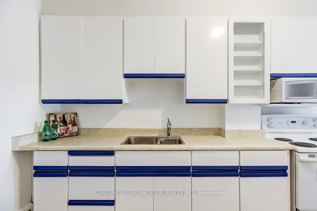 Photo 10 of 210 Withrow Avenue, Toronto, North Riverdale — HOMEH