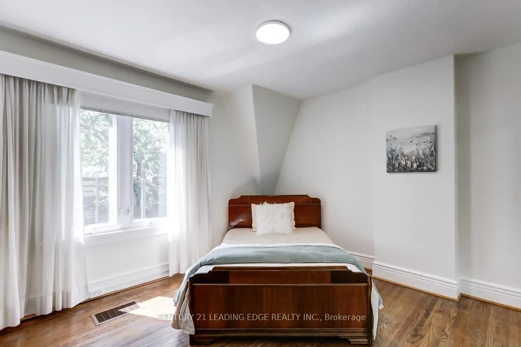 Photo 15 of 210 Withrow Avenue, Toronto, North Riverdale — HOMEH
