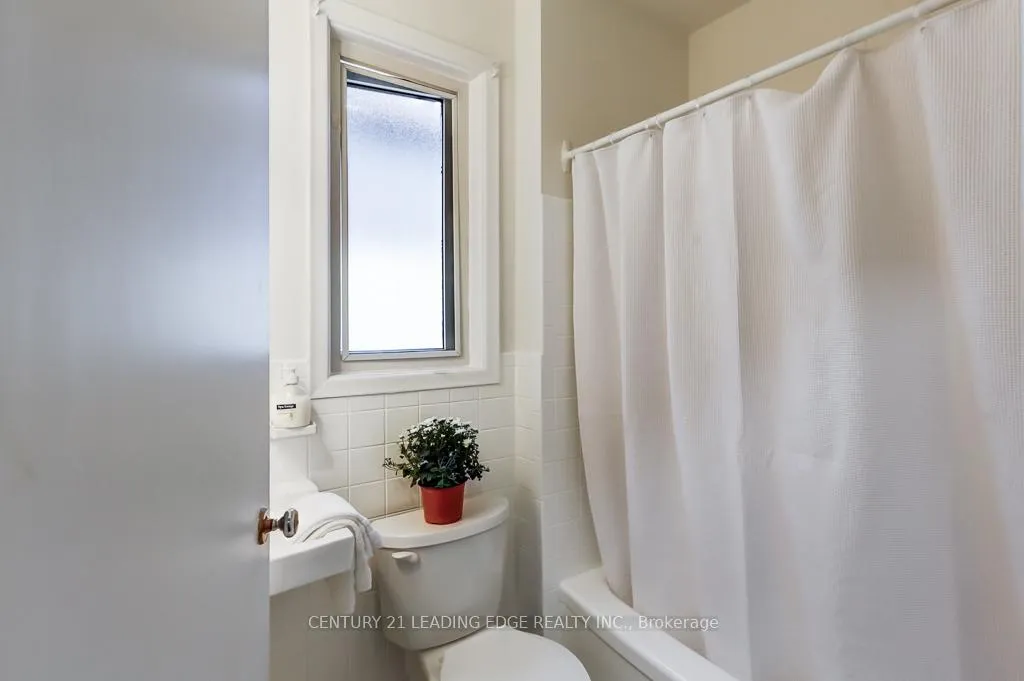 Photo 21 of 210 Withrow Avenue, Toronto, North Riverdale — HOMEH