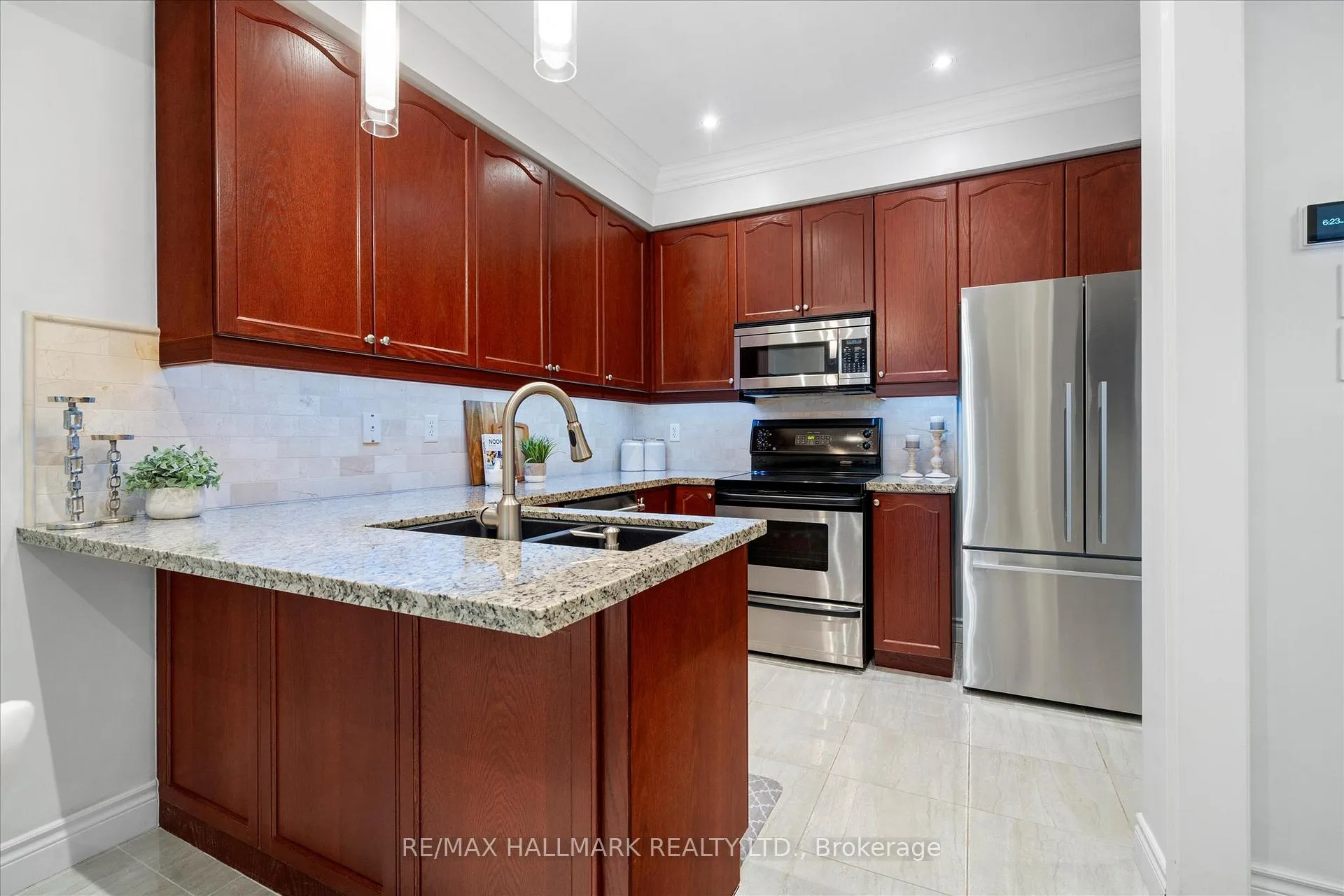 Photo 17 of 354 Strouds Lane, Pickering, Highbush — HOMEH