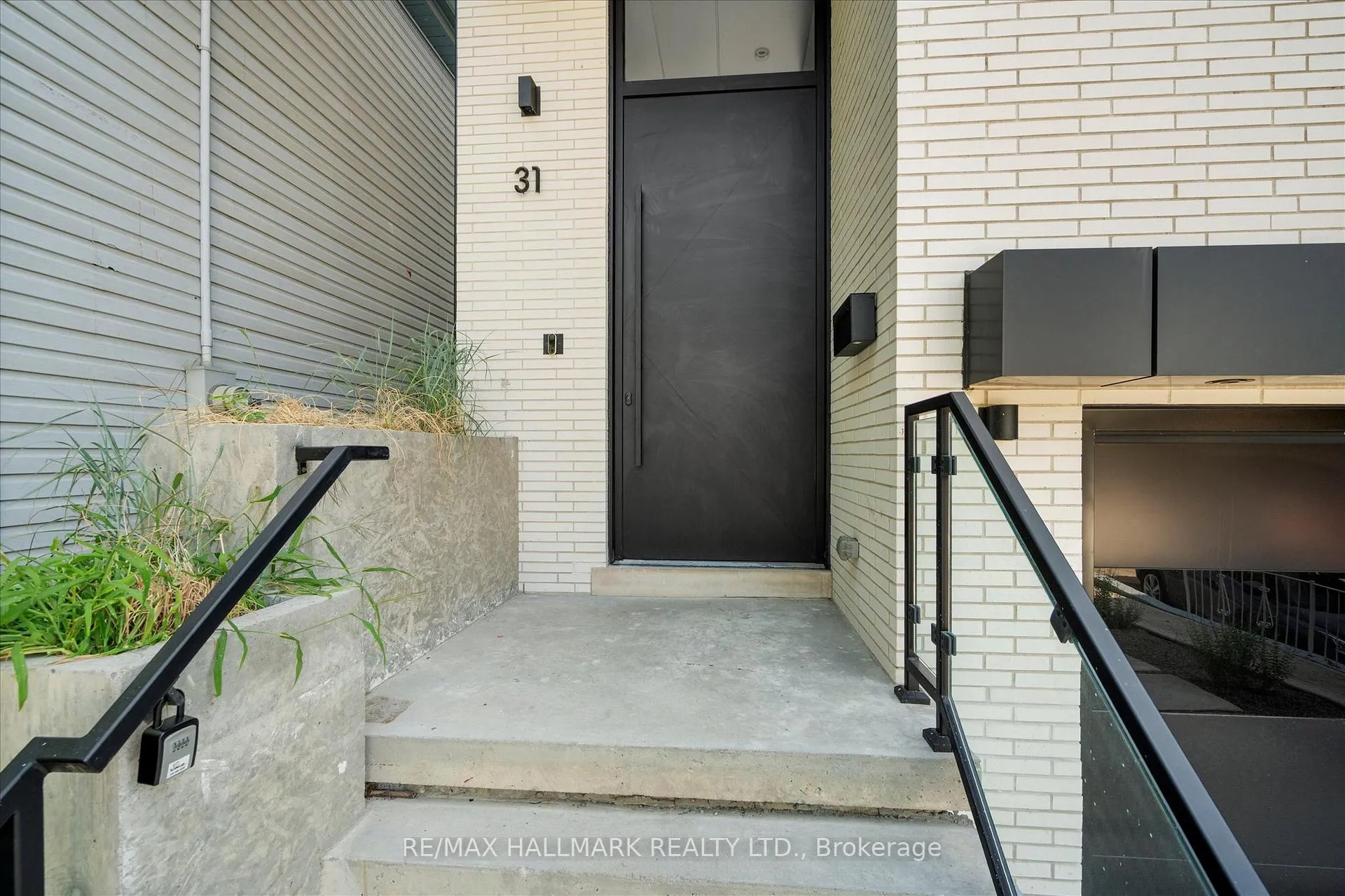 Photo 3 of 31 Redwood Avenue, Toronto, Greenwood-Coxwell — HOMEH