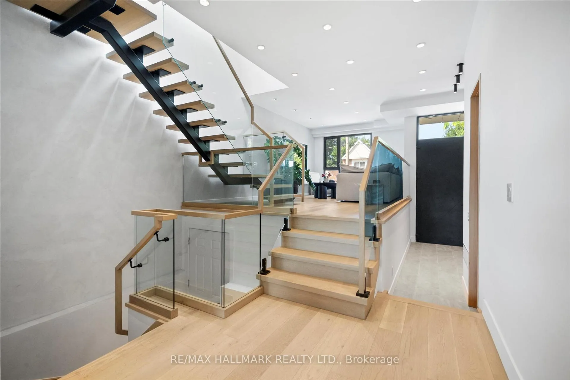 Photo 19 of 31 Redwood Avenue, Toronto, Greenwood-Coxwell — HOMEH