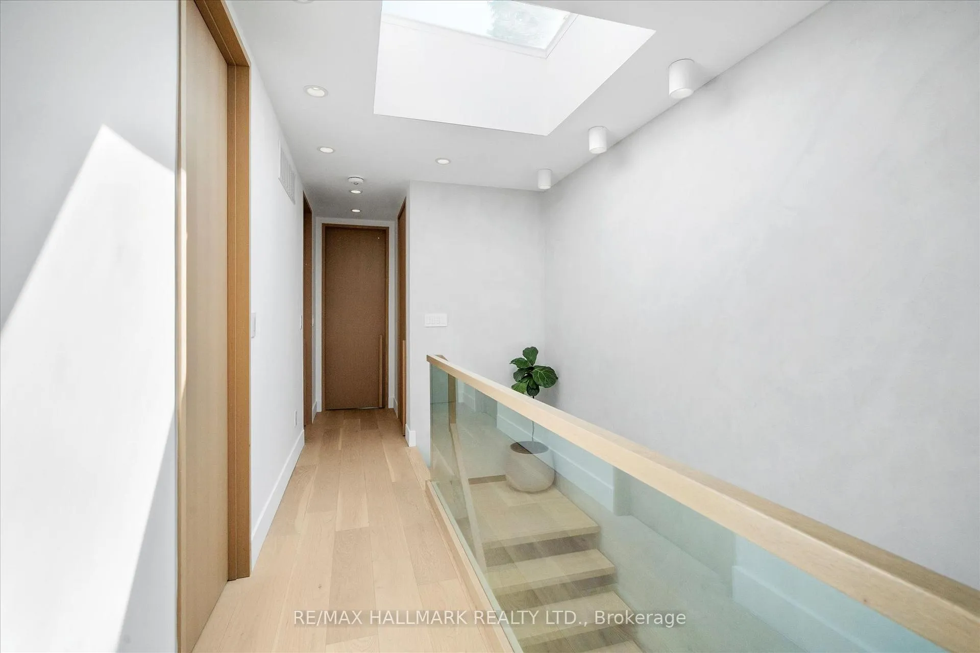 Photo 20 of 31 Redwood Avenue, Toronto, Greenwood-Coxwell — HOMEH