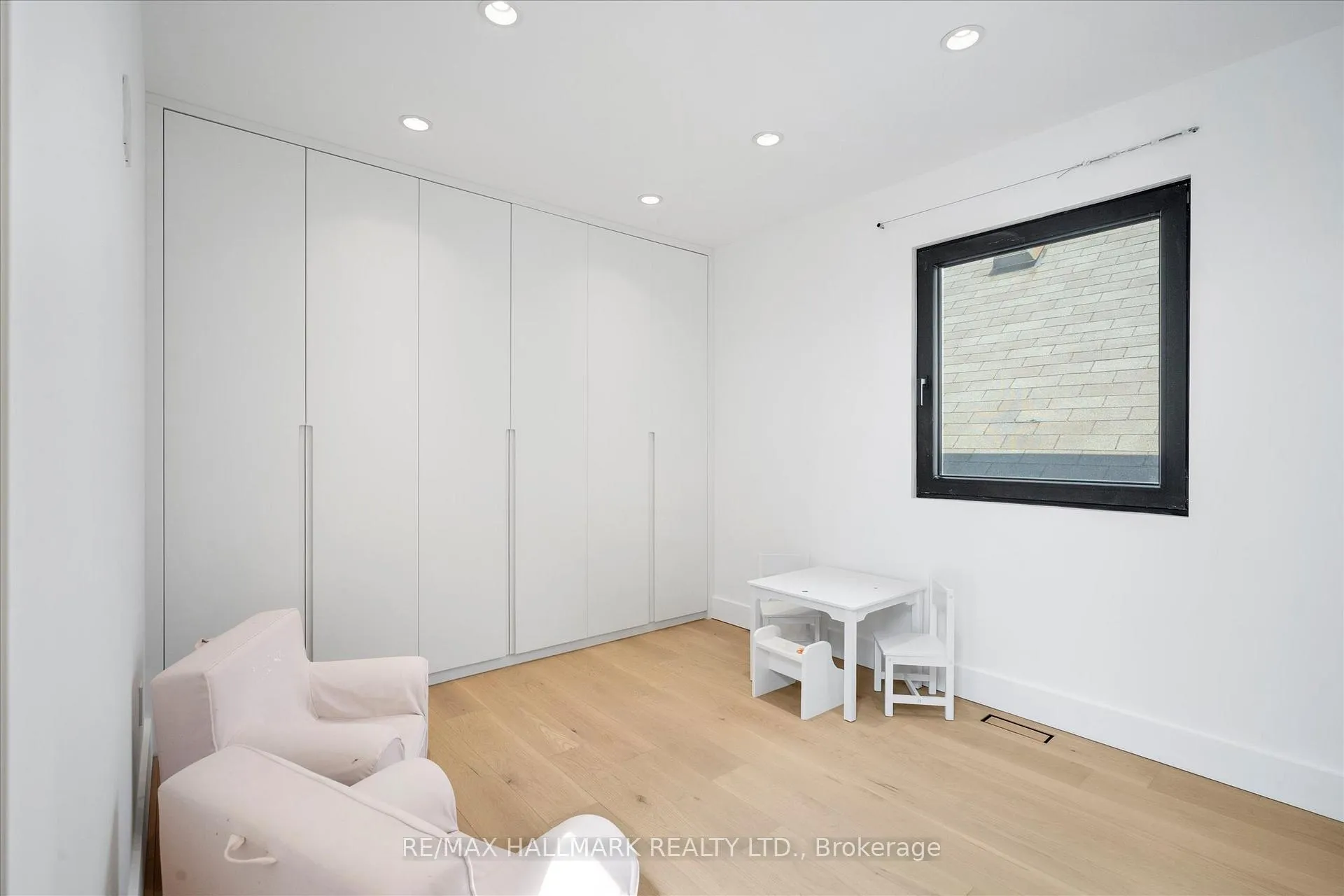 Photo 25 of 31 Redwood Avenue, Toronto, Greenwood-Coxwell — HOMEH