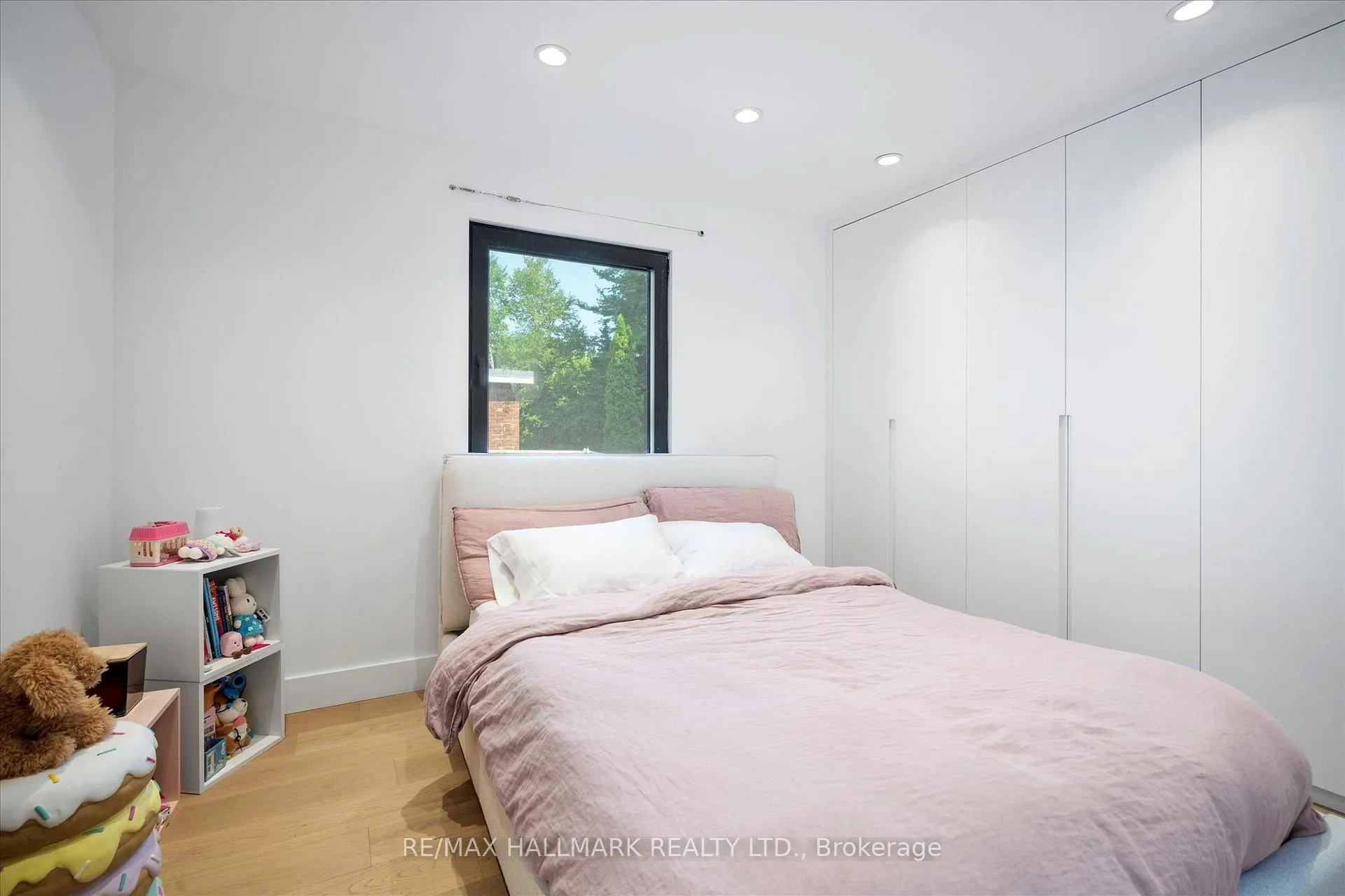 Photo 27 of 31 Redwood Avenue, Toronto, Greenwood-Coxwell — HOMEH