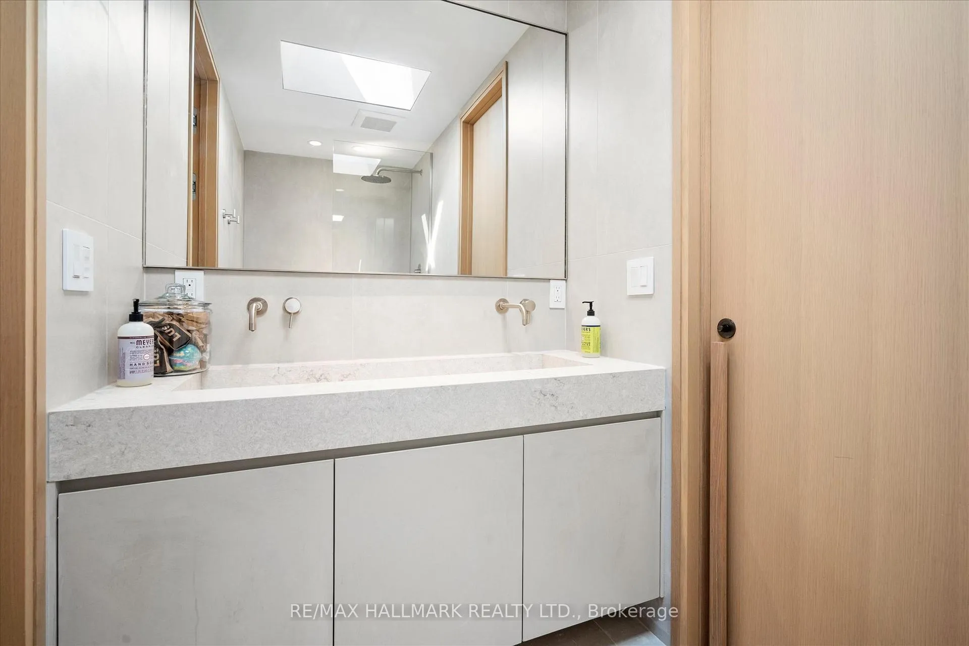 Photo 29 of 31 Redwood Avenue, Toronto, Greenwood-Coxwell — HOMEH