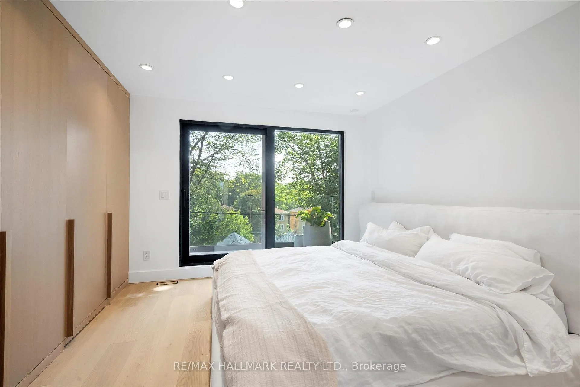 Photo 31 of 31 Redwood Avenue, Toronto, Greenwood-Coxwell — HOMEH