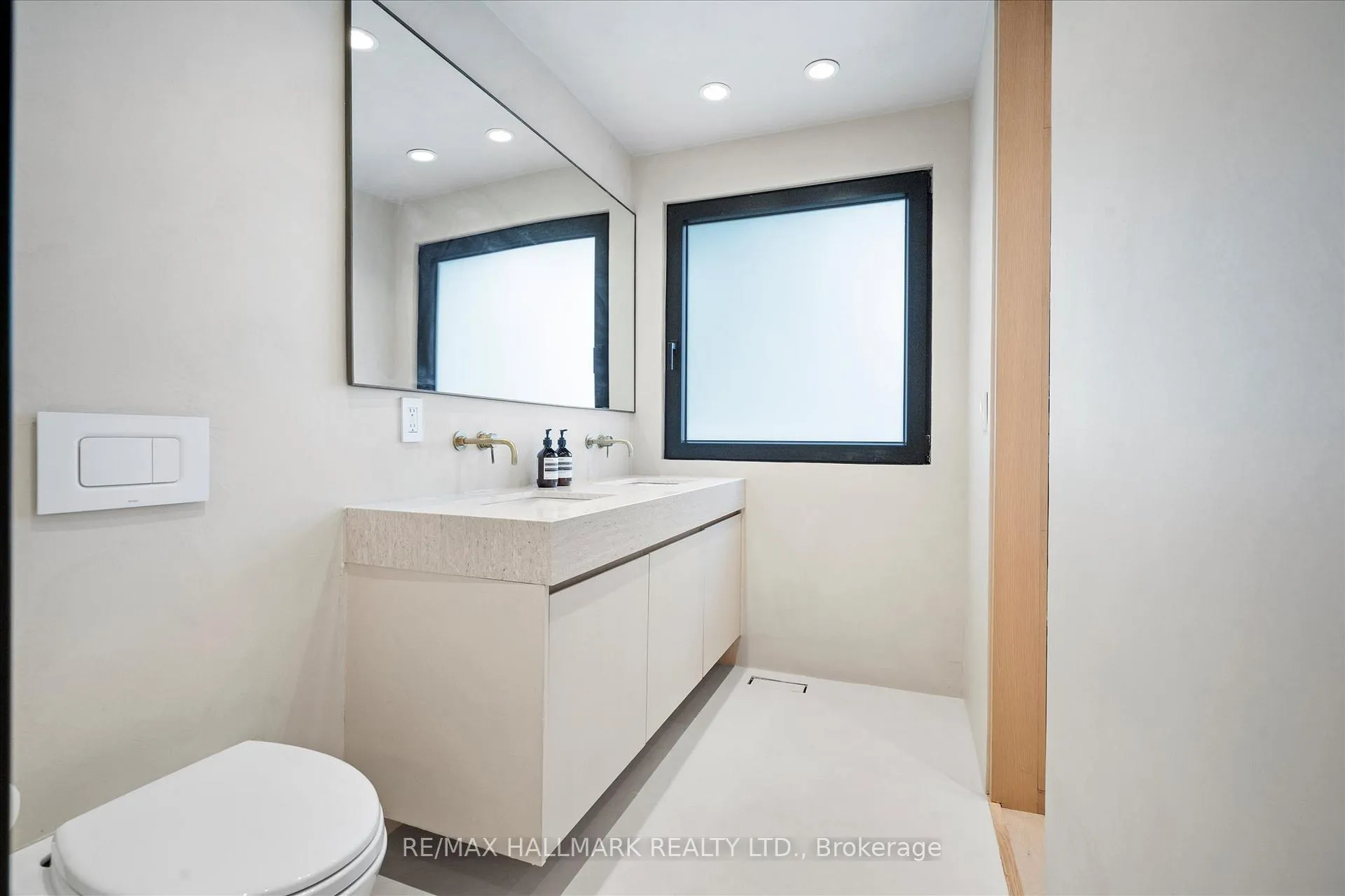 Photo 33 of 31 Redwood Avenue, Toronto, Greenwood-Coxwell — HOMEH