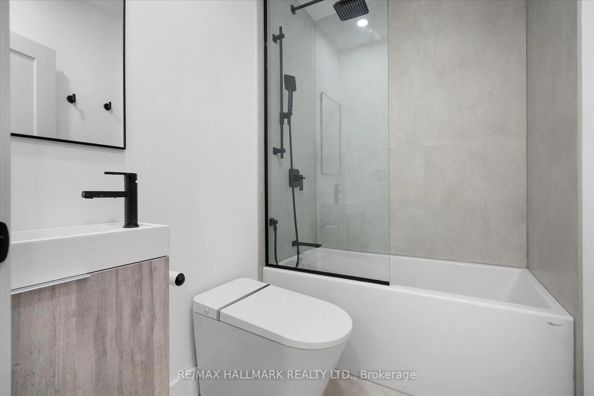 Photo 43 of 31 Redwood Avenue, Toronto, Greenwood-Coxwell — HOMEH