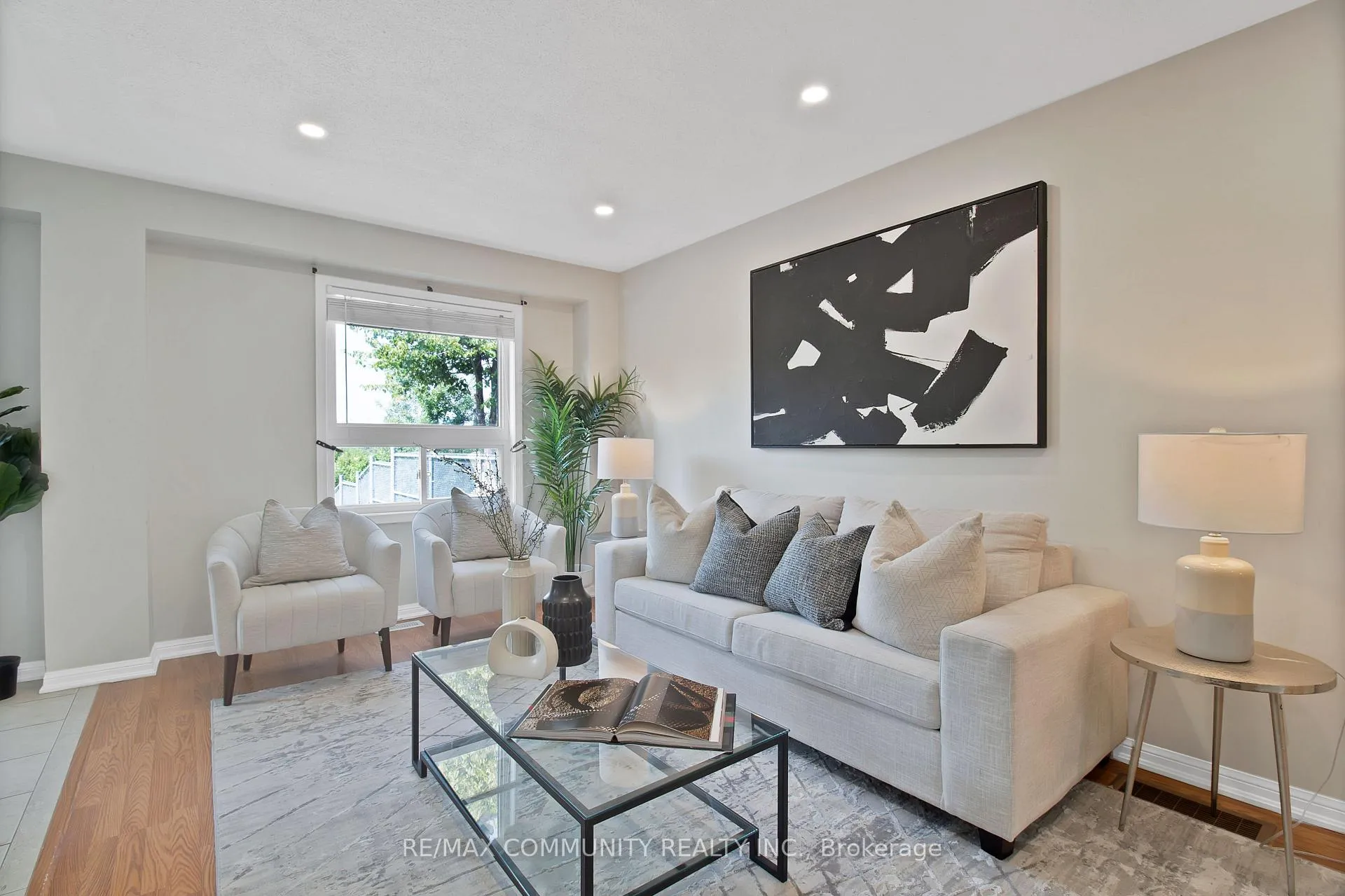 Photo 2 of 996 Southport Drive W, Oshawa, Donevan — HOMEH