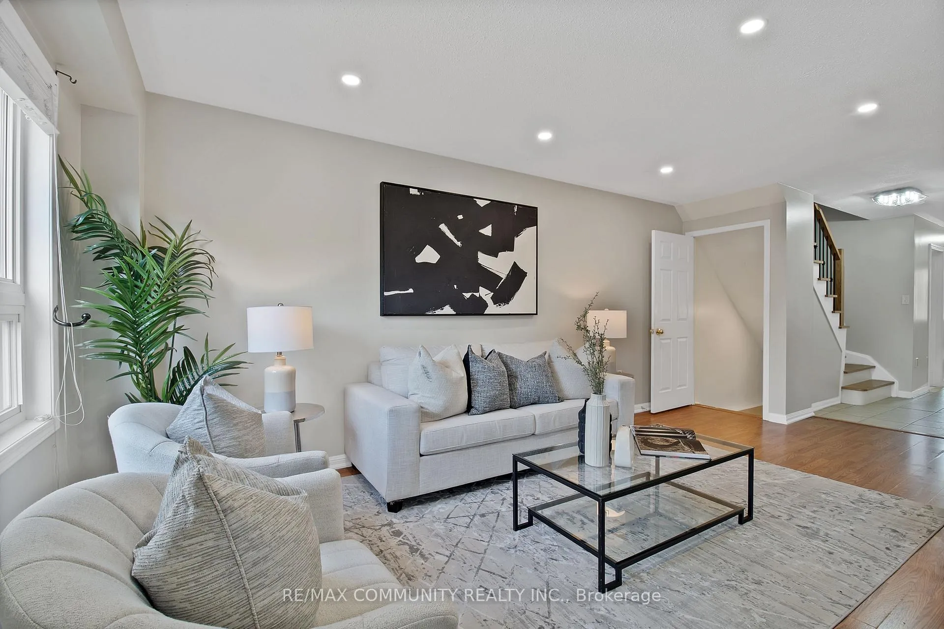 Photo 3 of 996 Southport Drive W, Oshawa, Donevan — HOMEH
