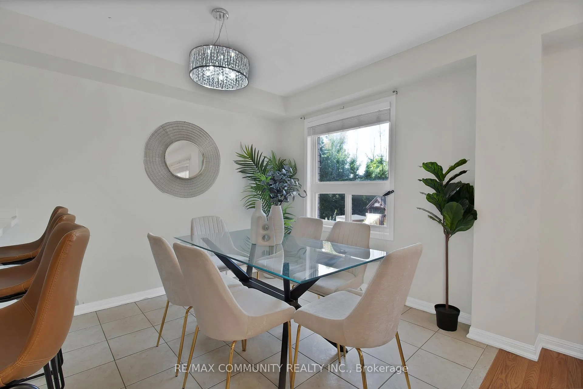 Photo 6 of 996 Southport Drive W, Oshawa, Donevan — HOMEH