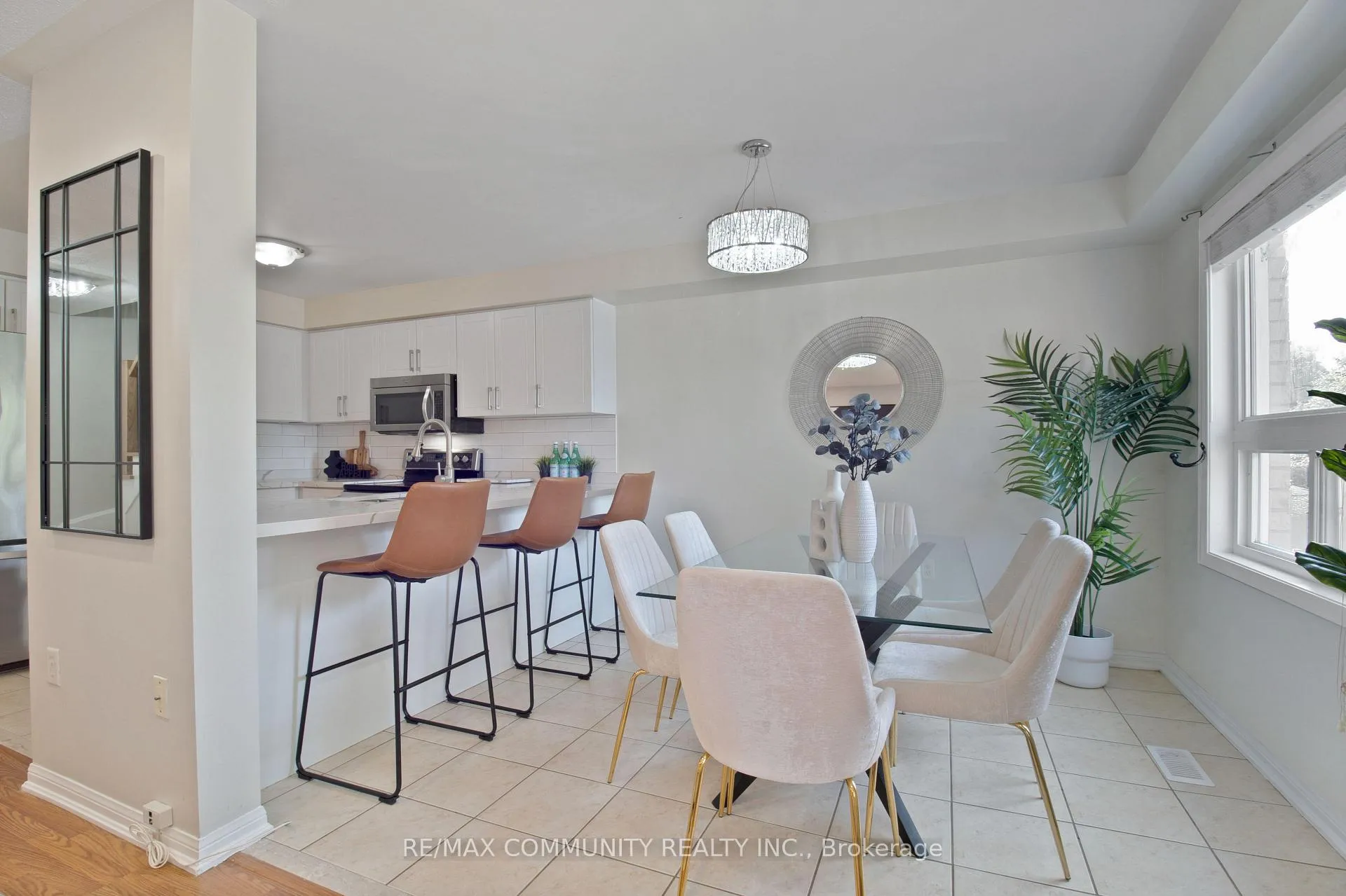 Photo 7 of 996 Southport Drive W, Oshawa, Donevan — HOMEH