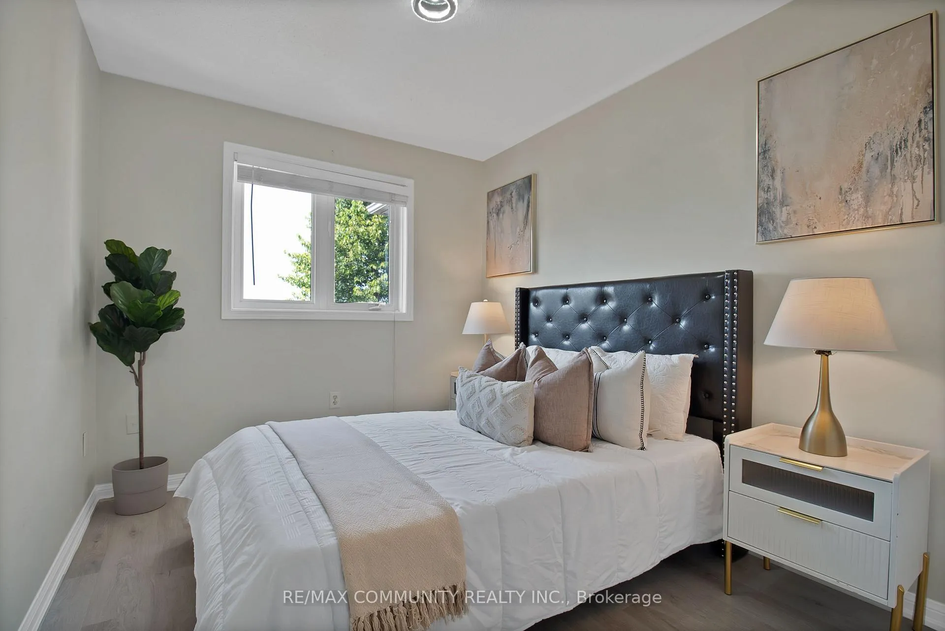 Photo 13 of 996 Southport Drive W, Oshawa, Donevan — HOMEH