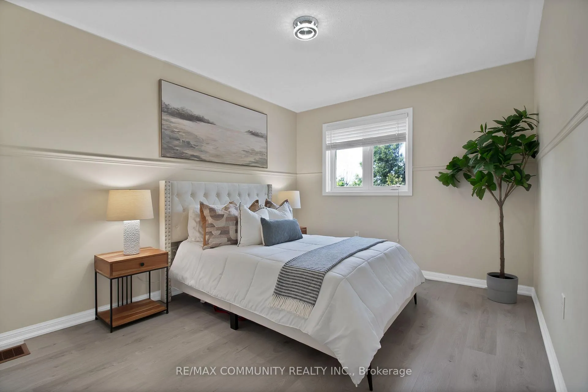 Photo 15 of 996 Southport Drive W, Oshawa, Donevan — HOMEH