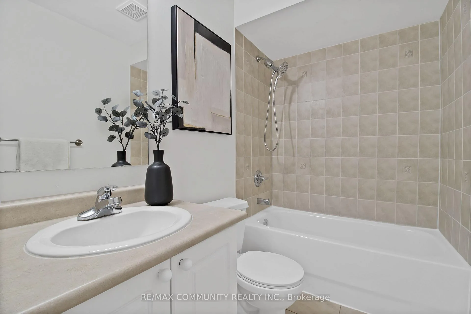 Photo 17 of 996 Southport Drive W, Oshawa, Donevan — HOMEH