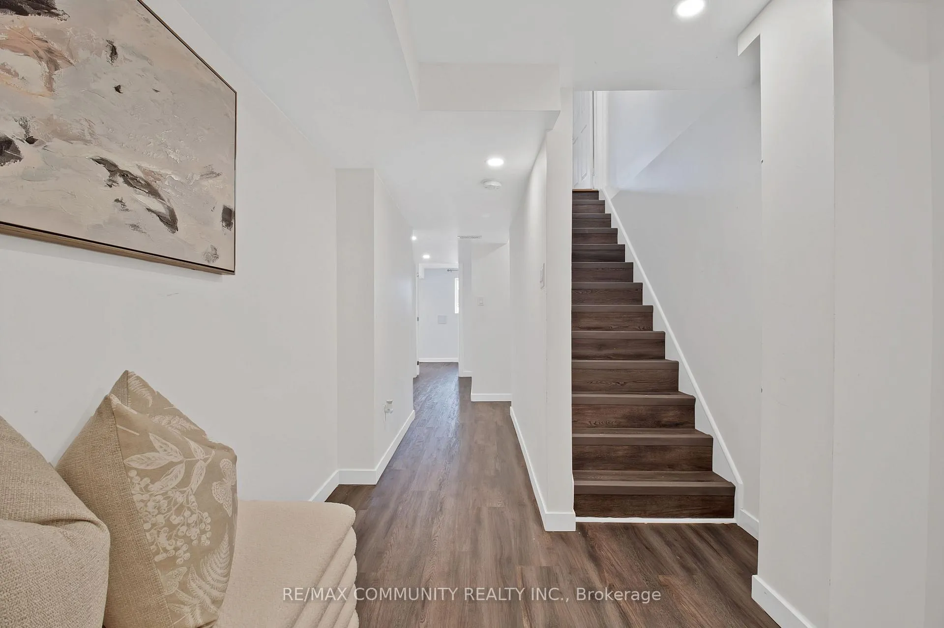 Photo 18 of 996 Southport Drive W, Oshawa, Donevan — HOMEH