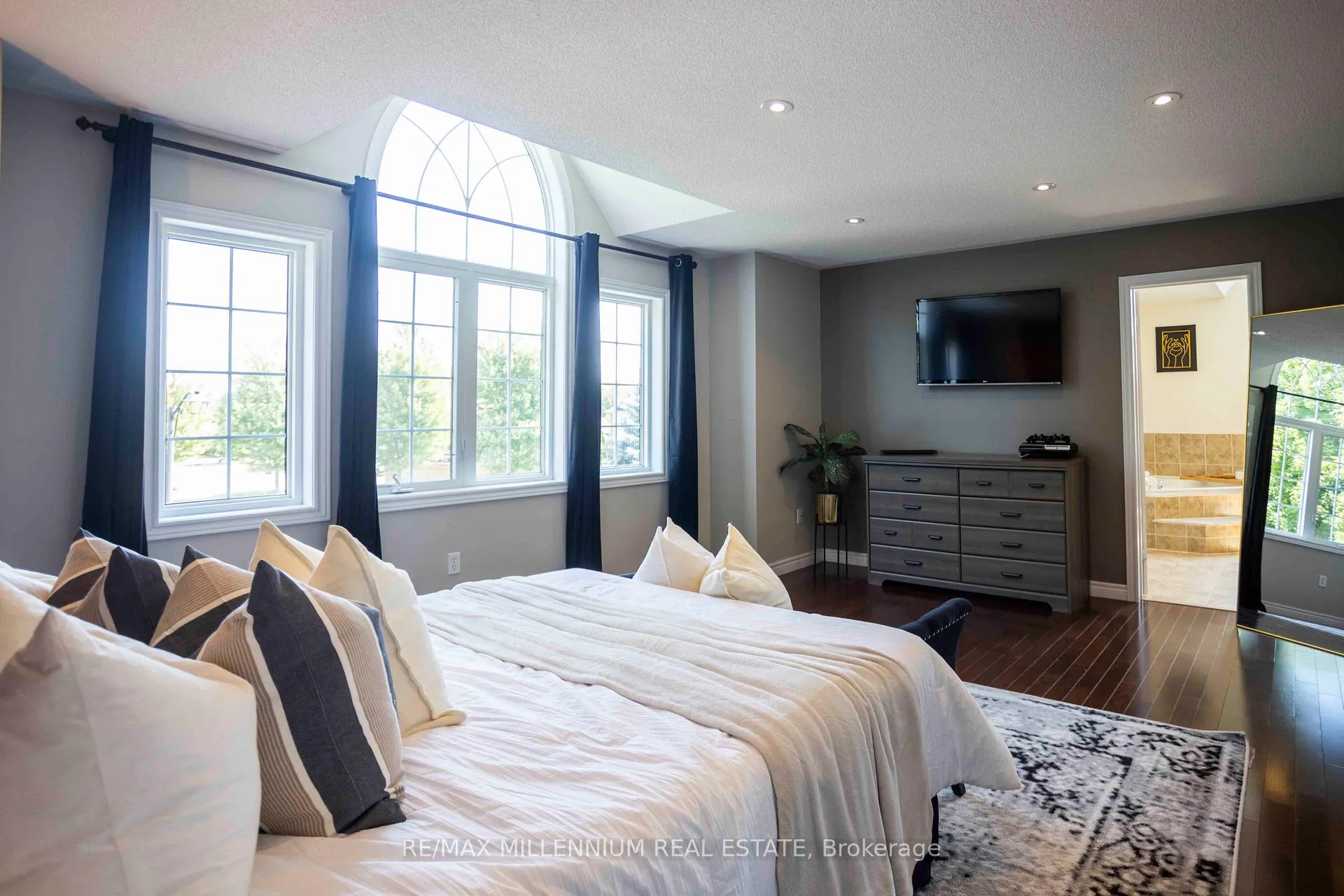 Photo 26 of 730 Longworth Avenue, Clarington, Bowmanville — HOMEH