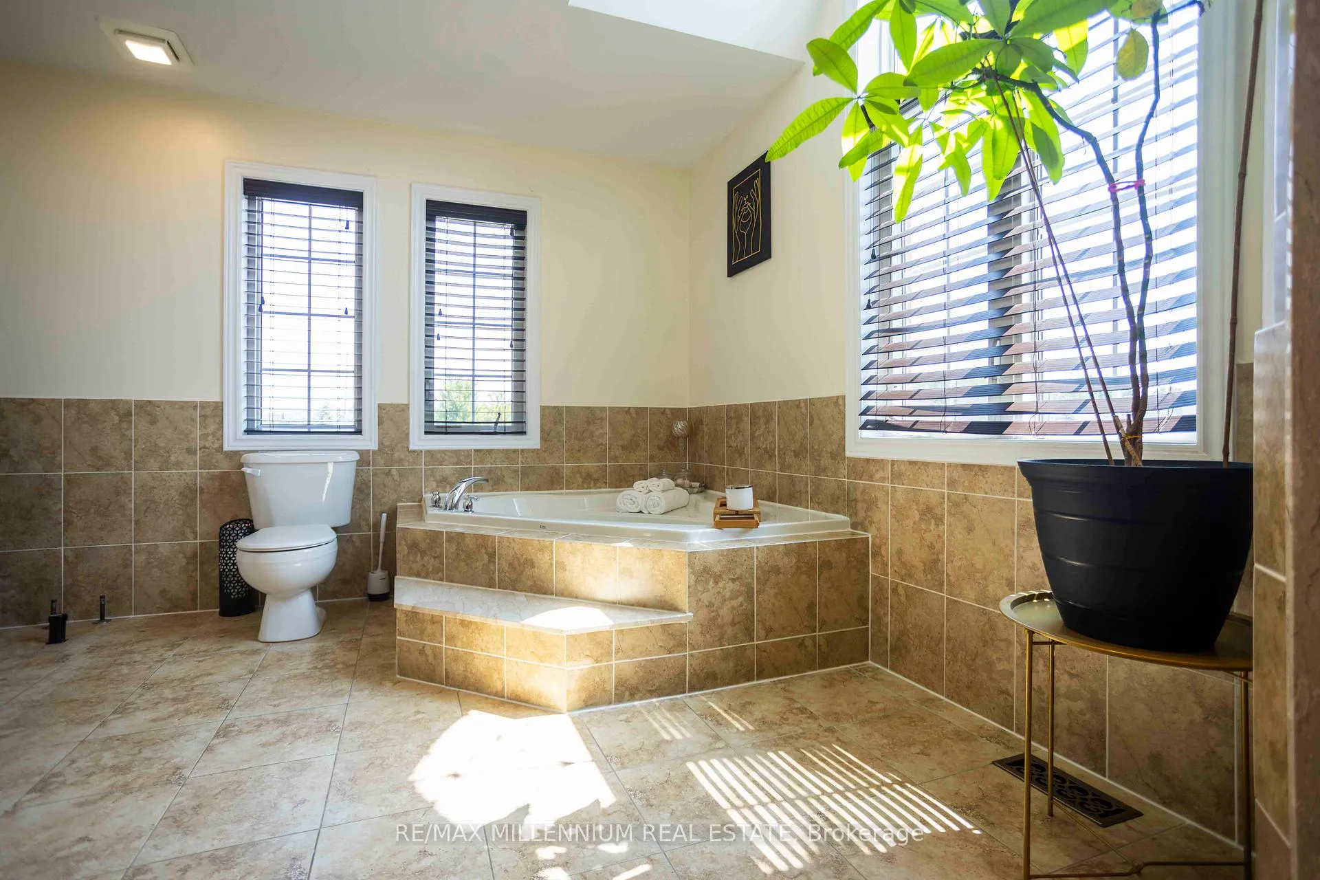 Photo 29 of 730 Longworth Avenue, Clarington, Bowmanville — HOMEH
