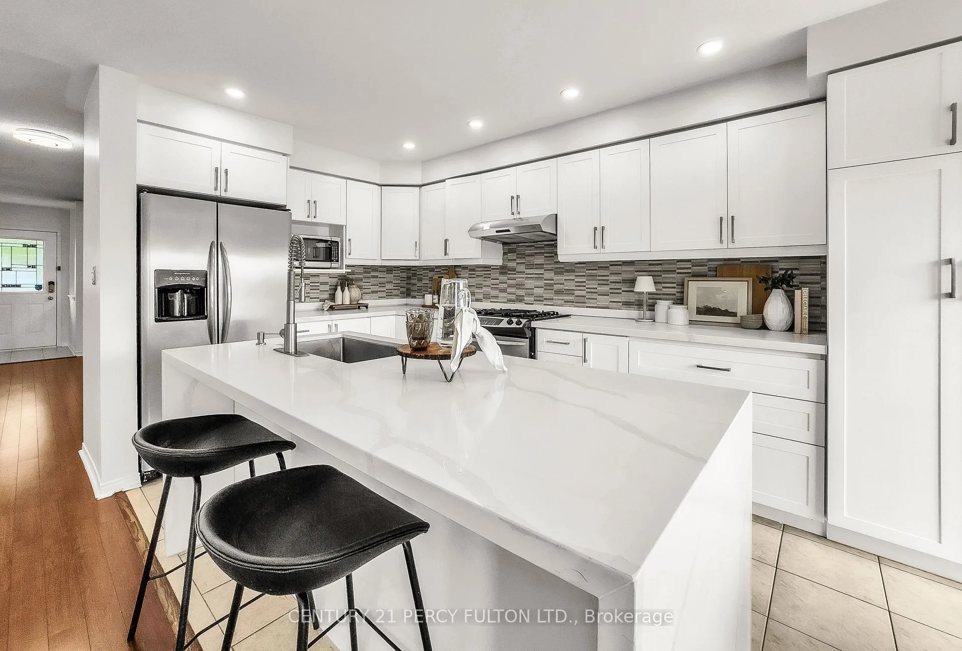 Photo 8 of 918 Taggart Crescent, Oshawa, Pinecrest — HOMEH