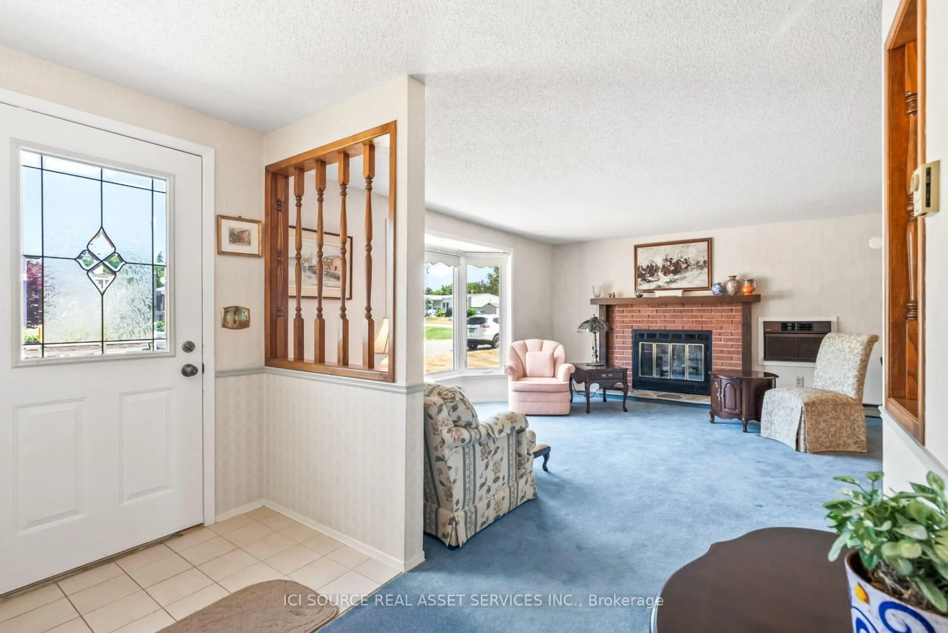 Photo 3 of 59 The Cove Road, Clarington, Bowmanville — HOMEH