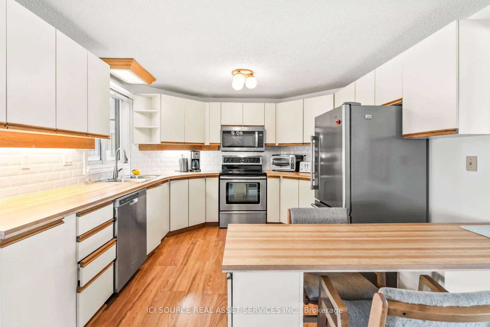 Photo 7 of 59 The Cove Road, Clarington, Bowmanville — HOMEH