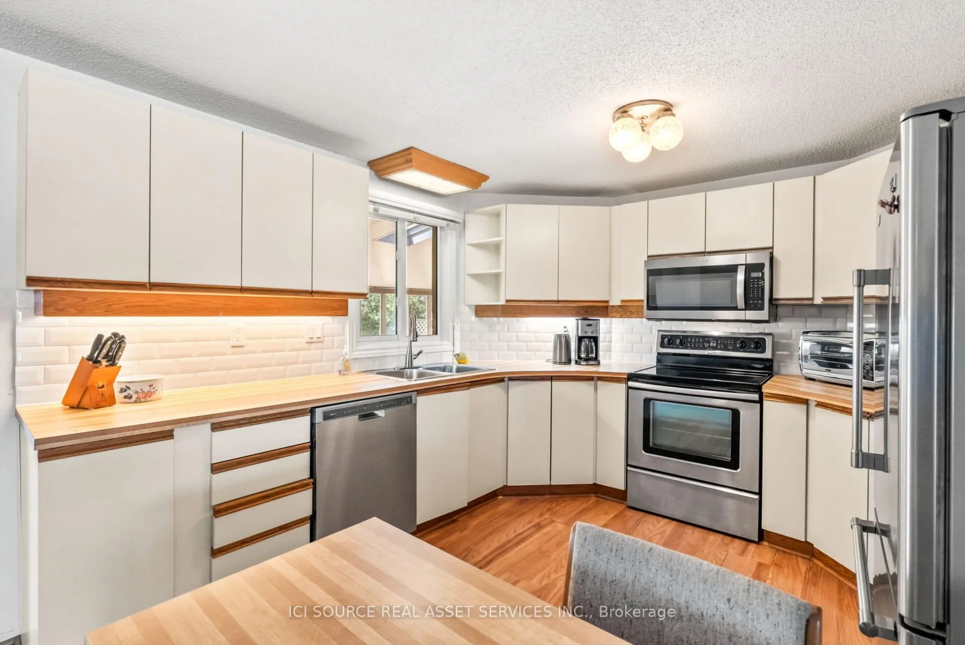 Photo 8 of 59 The Cove Road, Clarington, Bowmanville — HOMEH