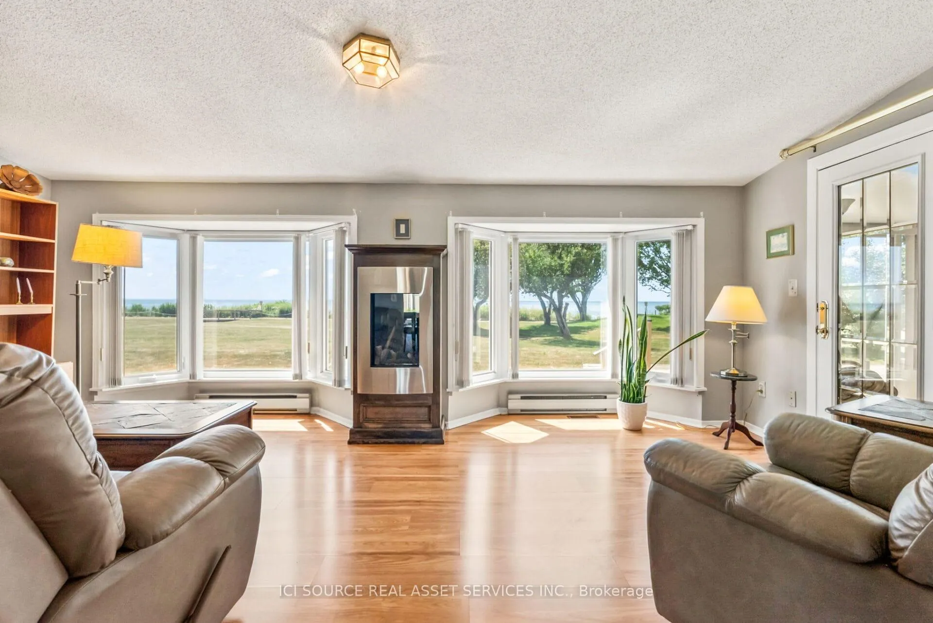 Photo 10 of 59 The Cove Road, Clarington, Bowmanville — HOMEH