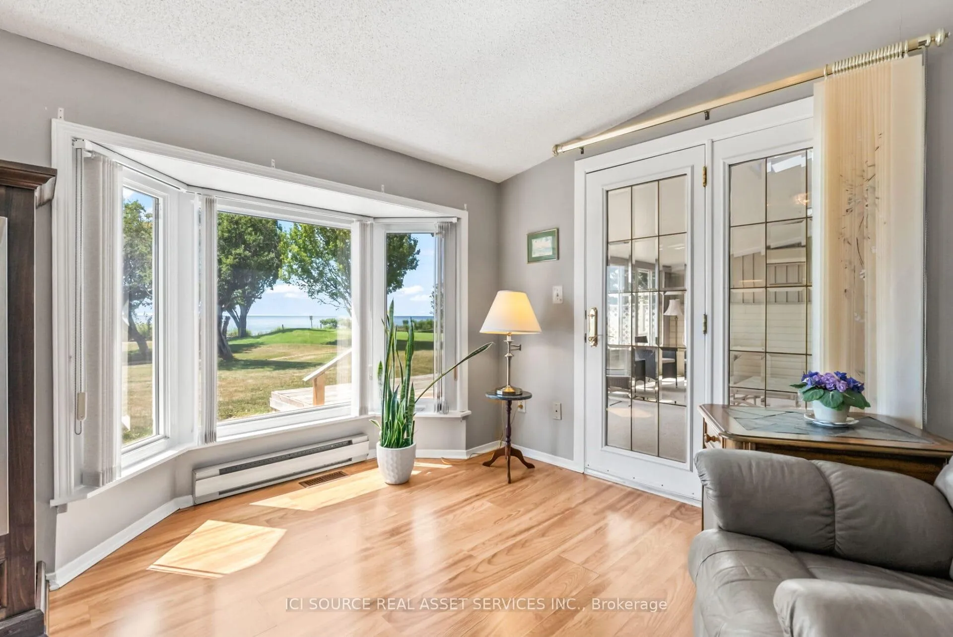 Photo 12 of 59 The Cove Road, Clarington, Bowmanville — HOMEH