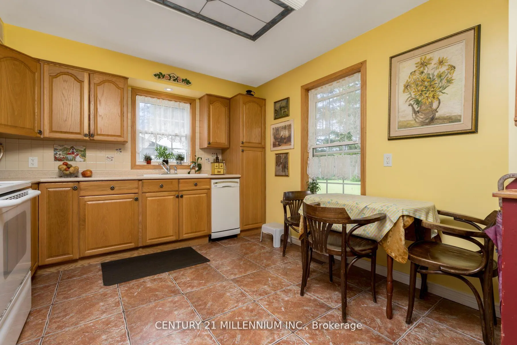Photo 10 of 11 Old Pavillion Road, Caledon, Cheltenham — HOMEH