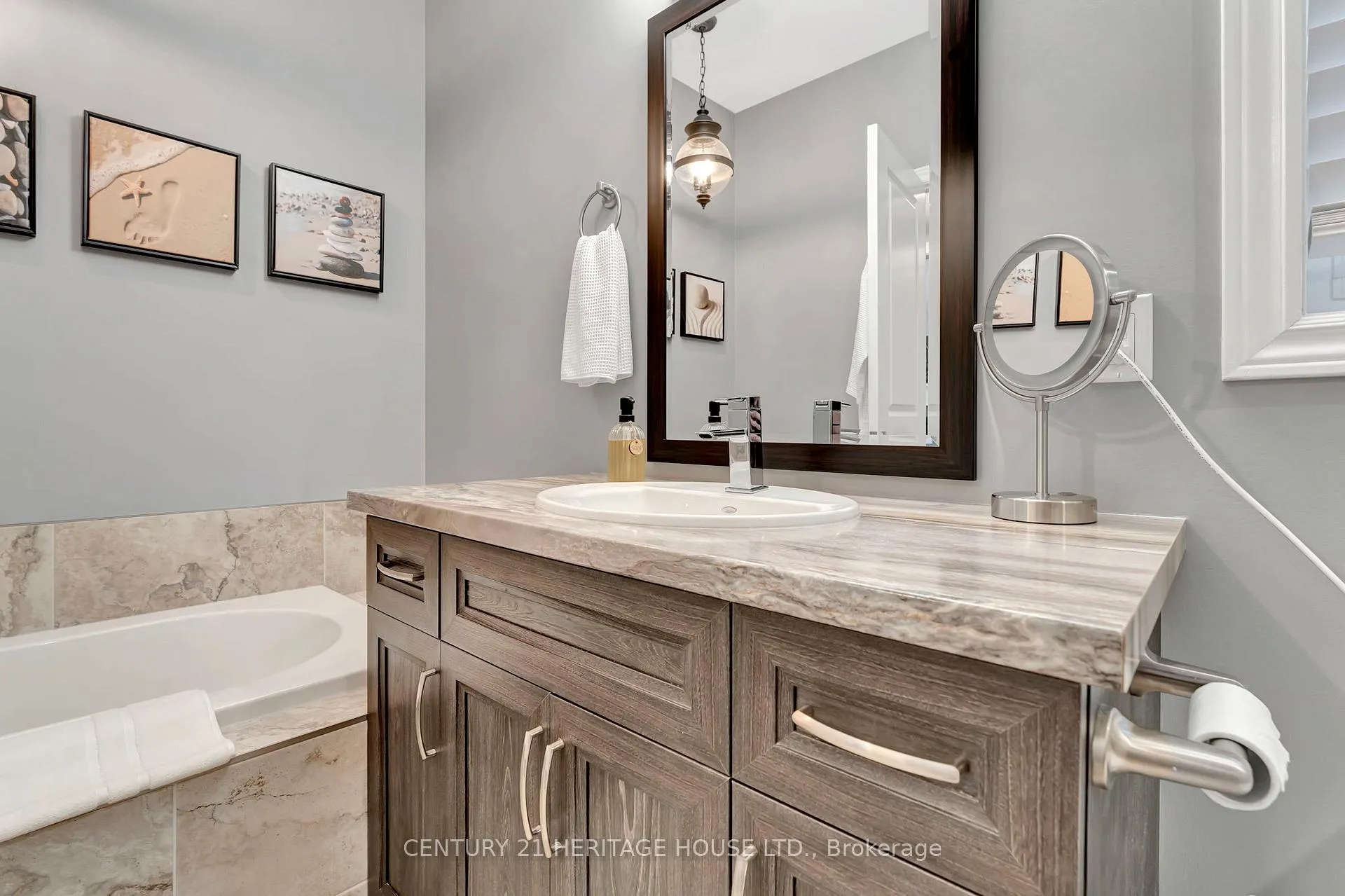 Photo 24 of 23 Hampton Street, Brant, Paris — HOMEH