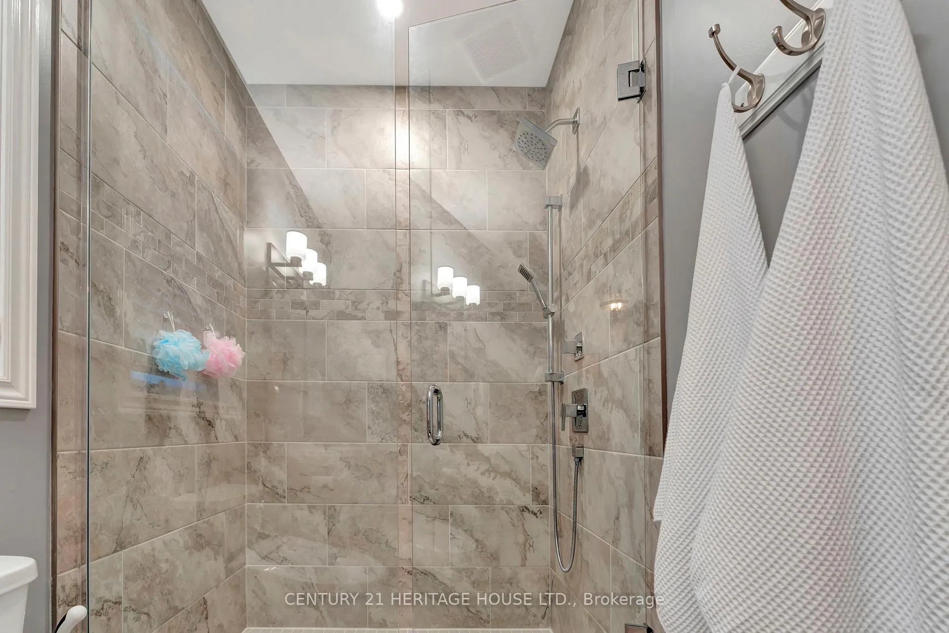 Photo 25 of 23 Hampton Street, Brant, Paris — HOMEH