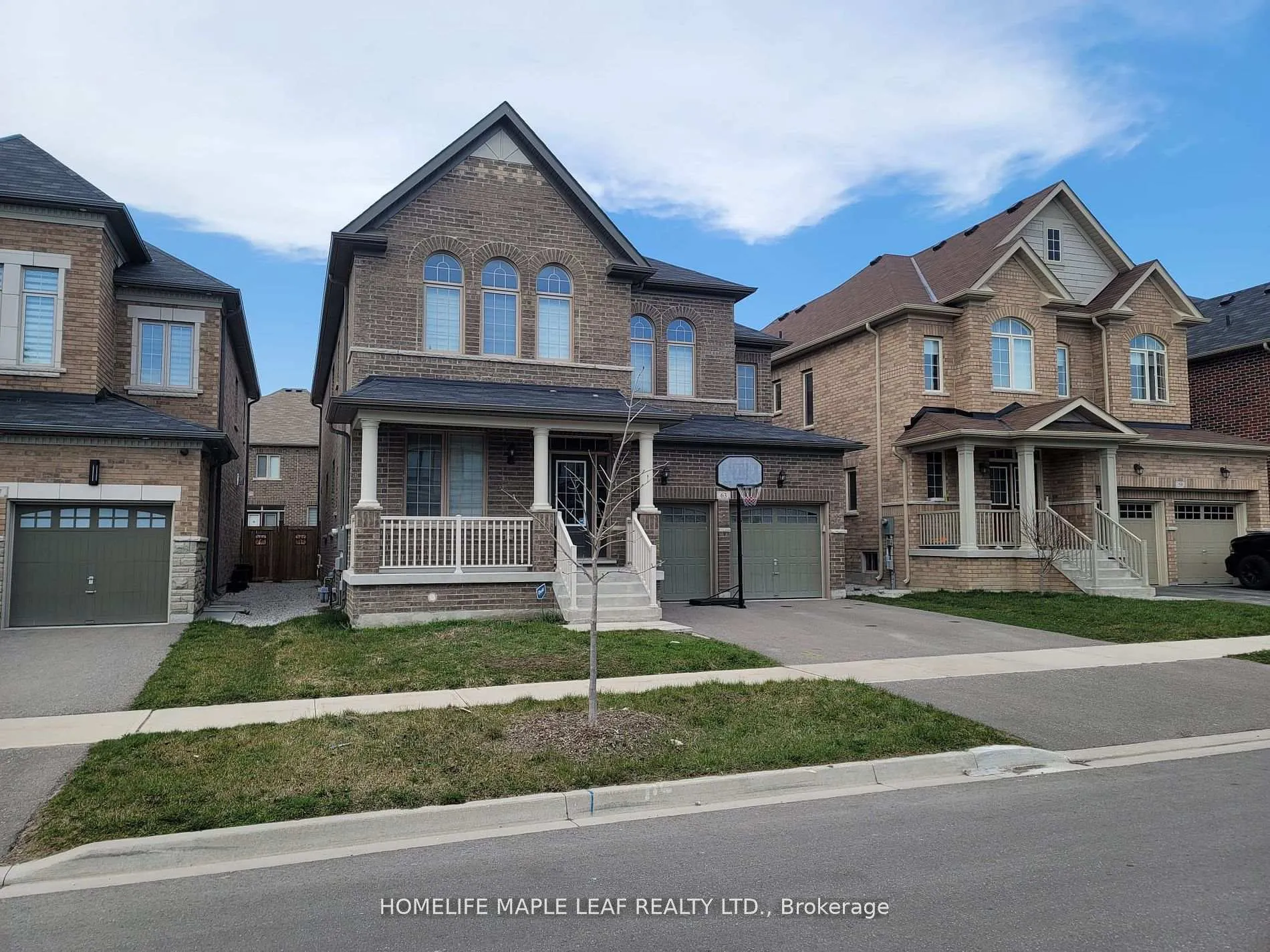 Photo 2 of 63 Boone Crescent W, Vaughan, Kleinburg — HOMEH